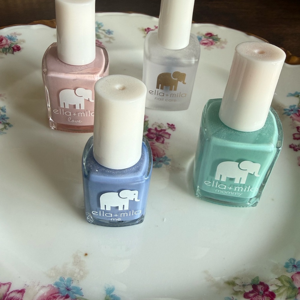 Nail Polish Set - Pink, Blue, White, Green
